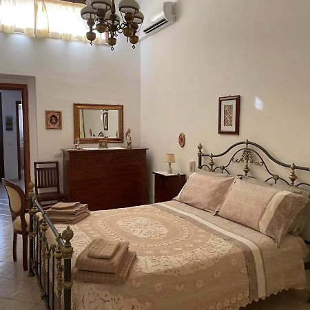 Villa Half House Floridia Exterior foto
