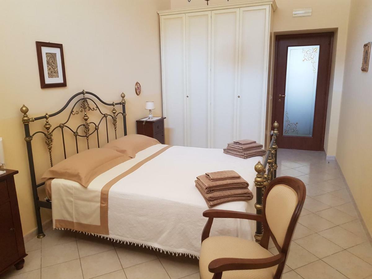 Villa Half House Floridia Exterior foto